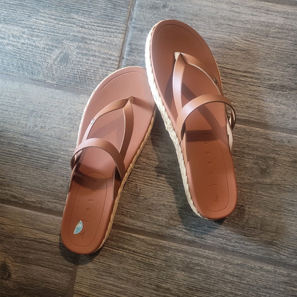 Reef Size 9 Brown Sandals *Basically Brand New**